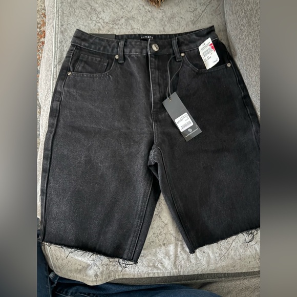 Women short - Picture 1 of 2